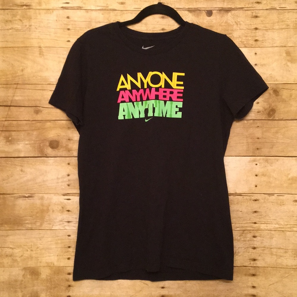 Nike Women’s Slim Fit xl graphic tee